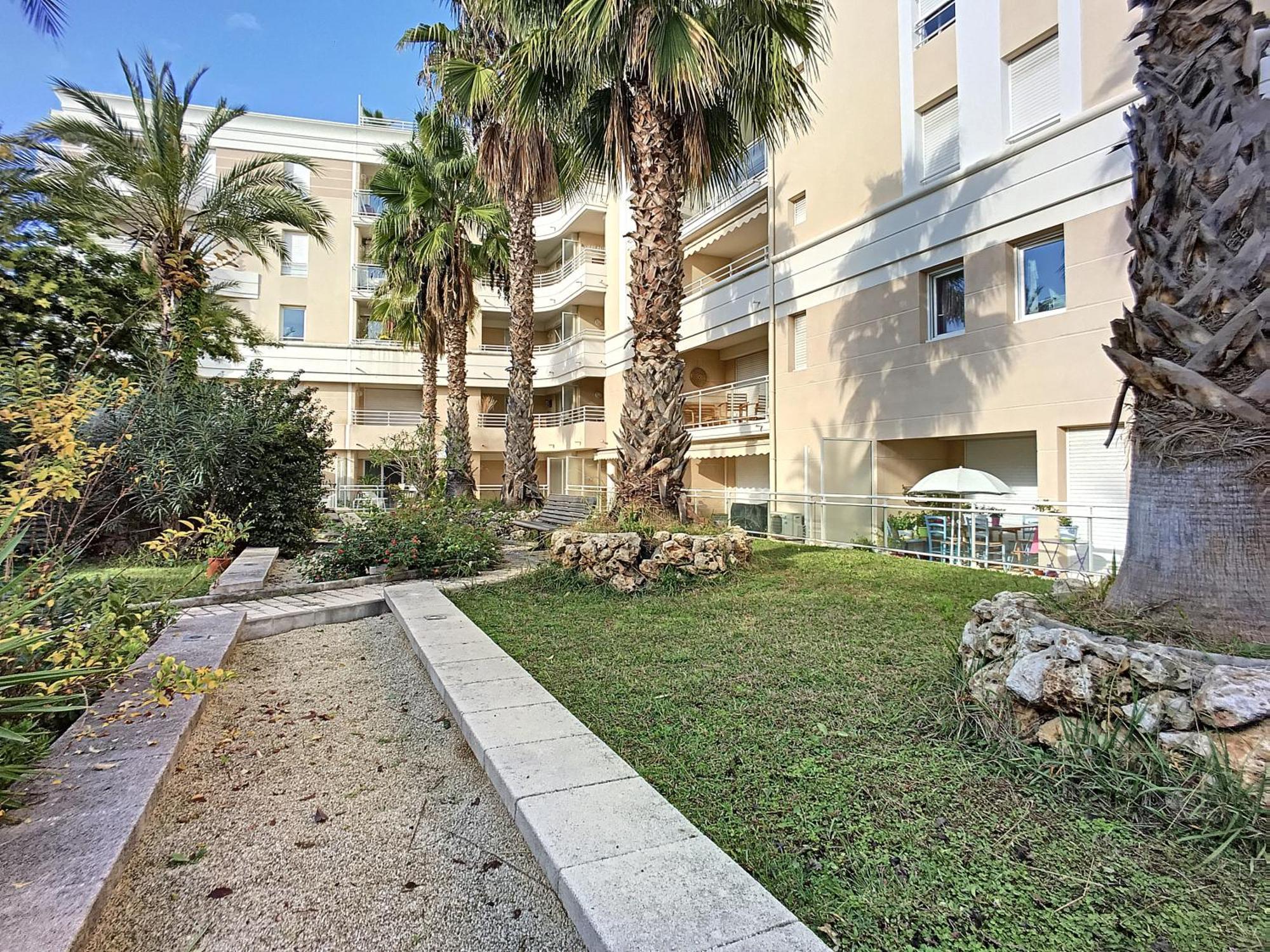 Nicolas 2 Apartament *